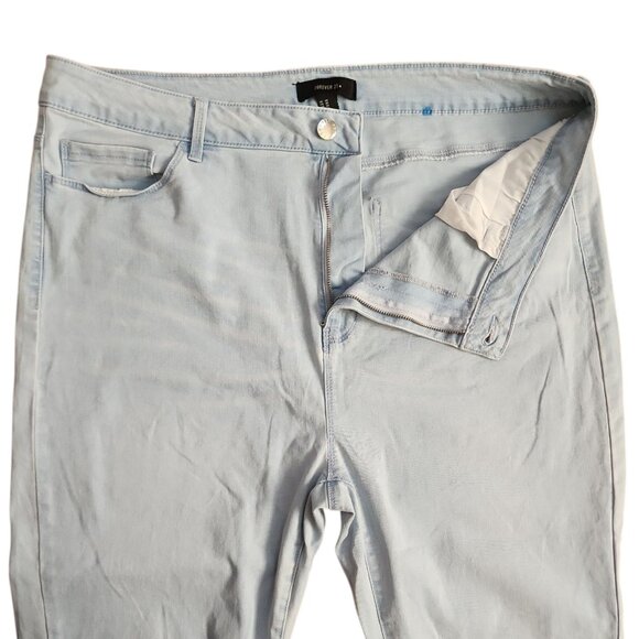 Forever 21 Jeans Womens Plus Size 20 Blue Denim Skinny Light Classic Pockets - Picture 2 of 5